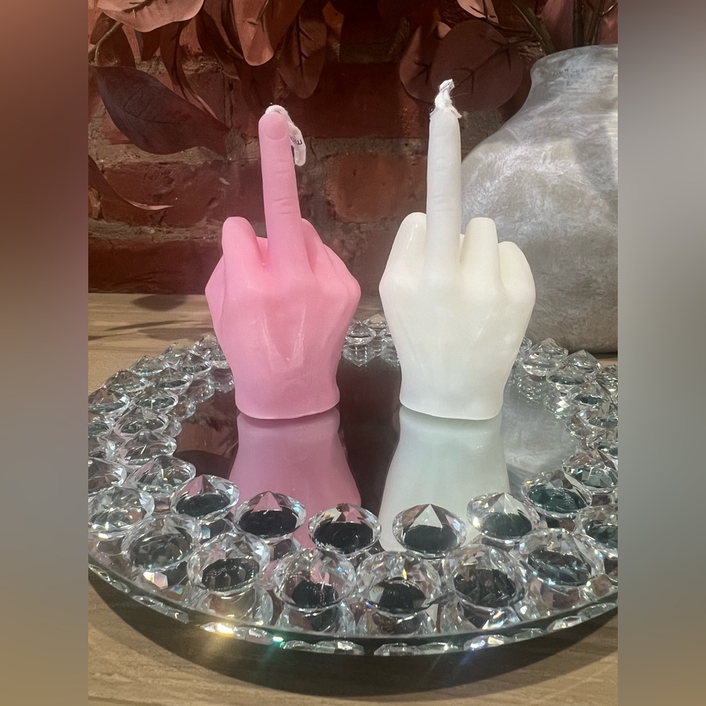(1) Novelty Middle Finger Hand Candle - Picture 3 of 8